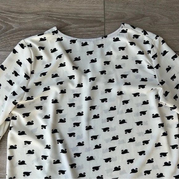 Merced & Madison Swan Patter Flared Sleeve Blouse - Picture 12 of 13